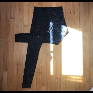 LULULEMON black and grey tie dyed leggings!!!!